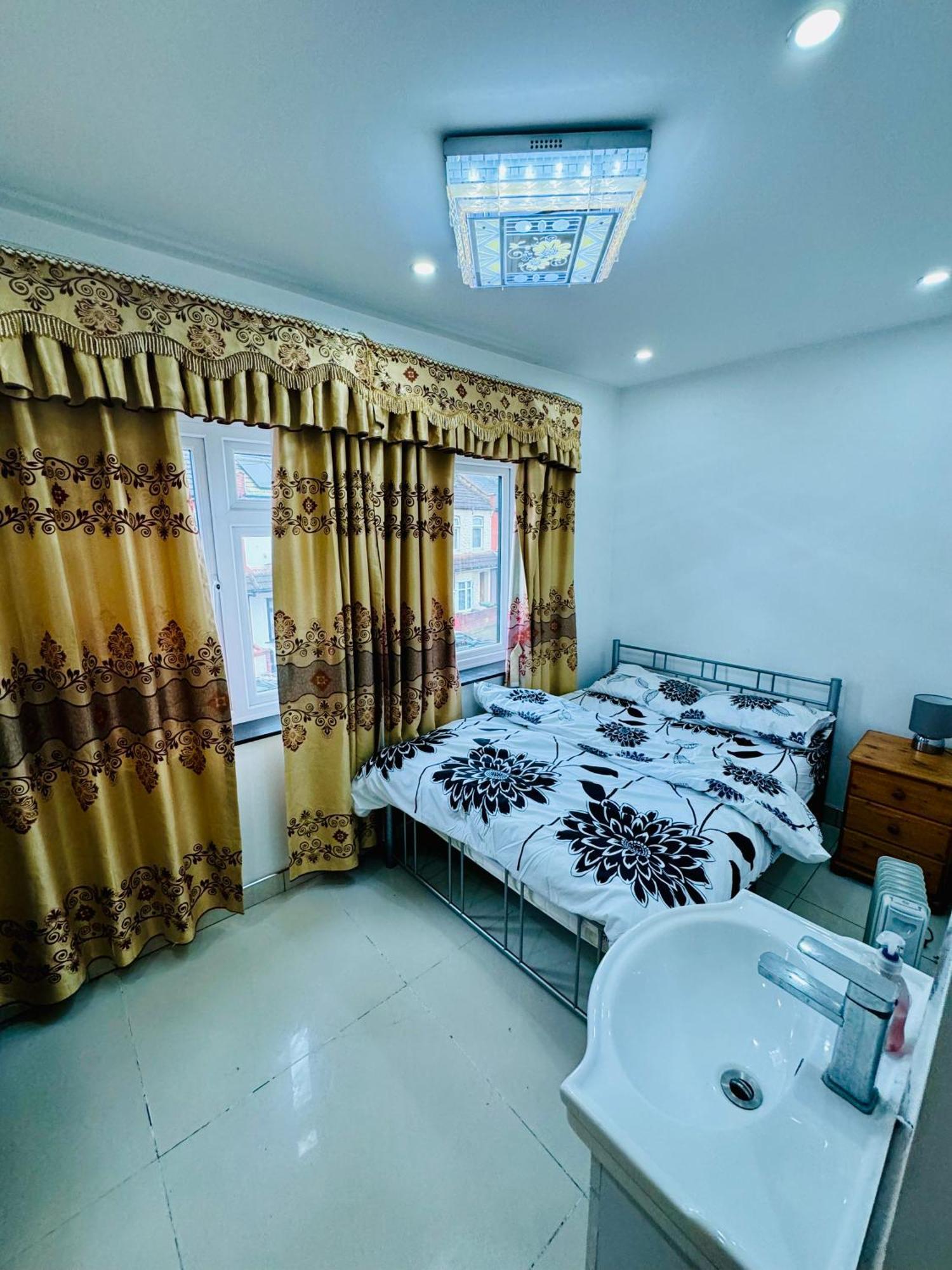The Great Falcon Accommodation 伦敦 外观 照片
